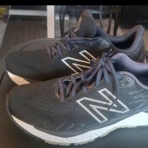 Men's New Balance Shoes, size 8.5